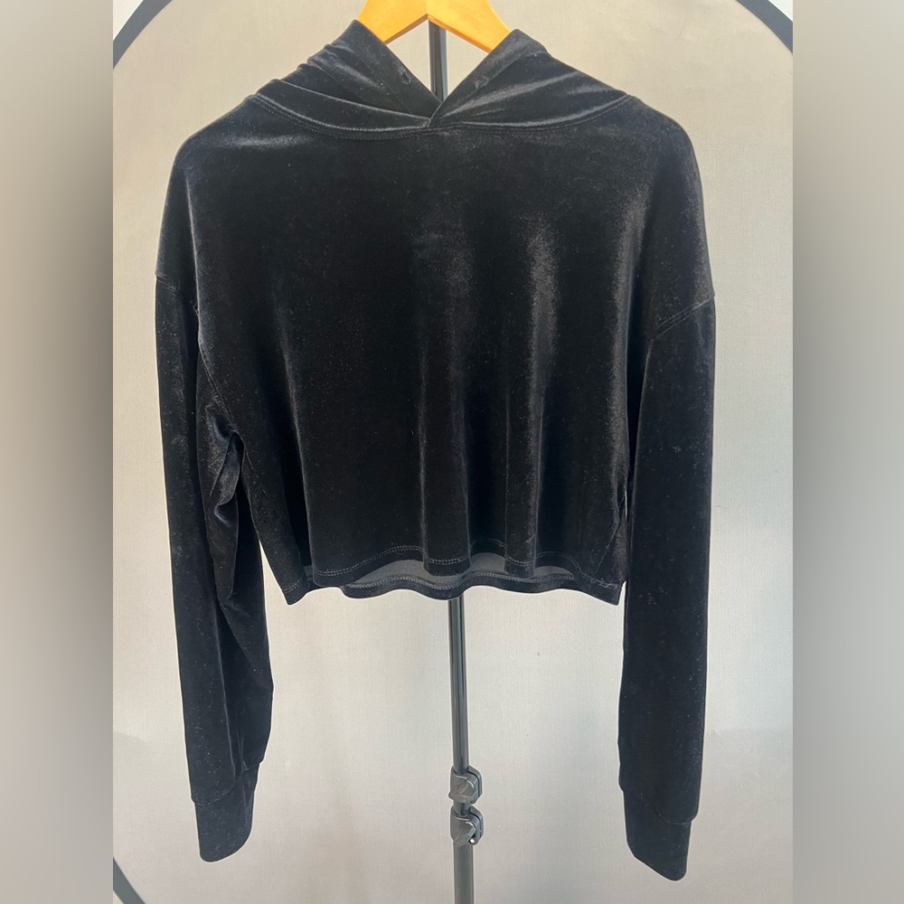 Chic Cropped Black Velvet Women's Hoodie